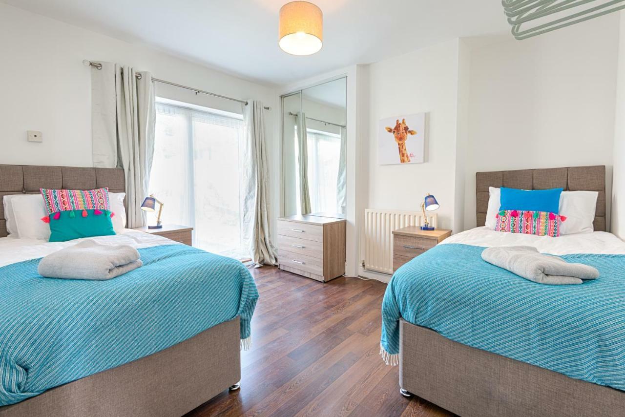 Liberty Spacious Суонси Экстерьер фото