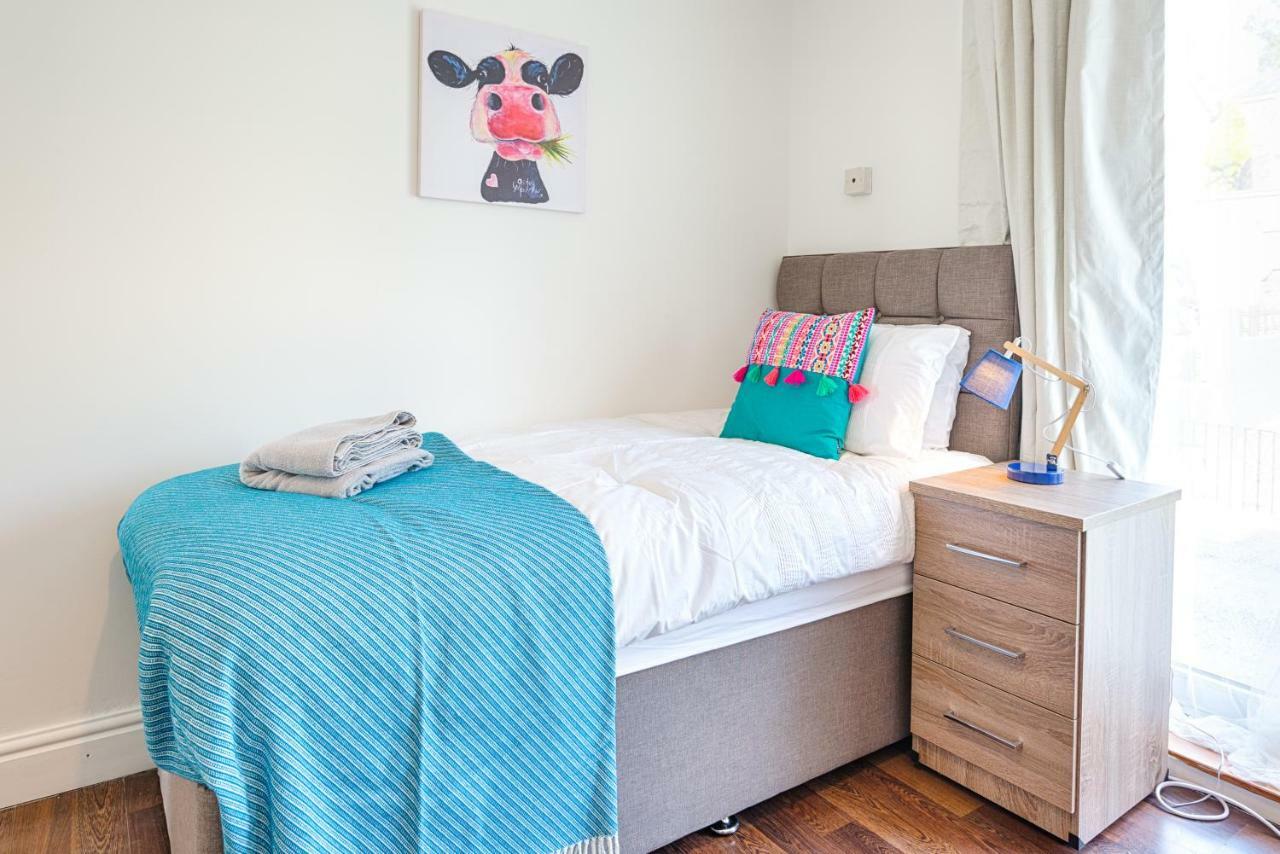 Liberty Spacious Суонси Экстерьер фото