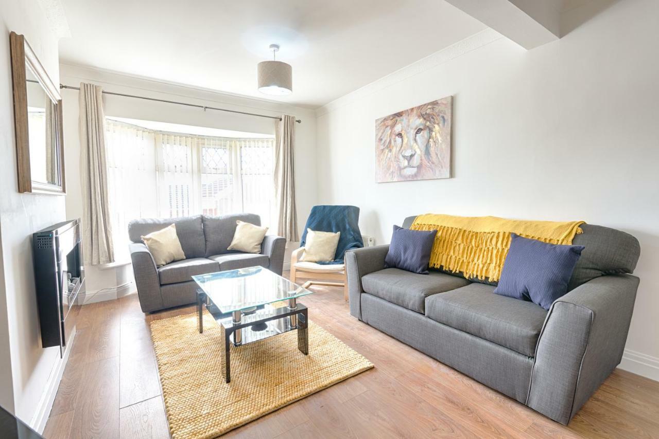 Liberty Spacious Суонси Экстерьер фото