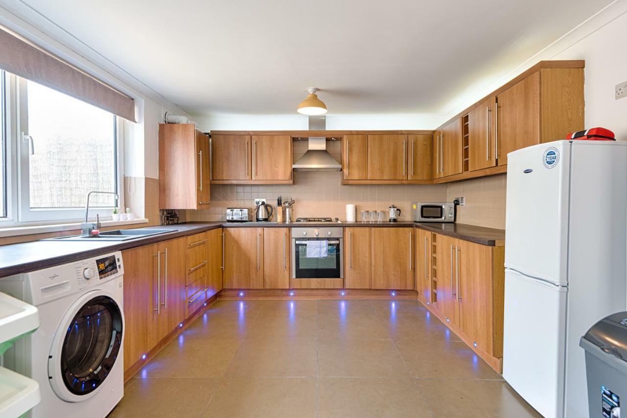 Liberty Spacious Суонси Экстерьер фото